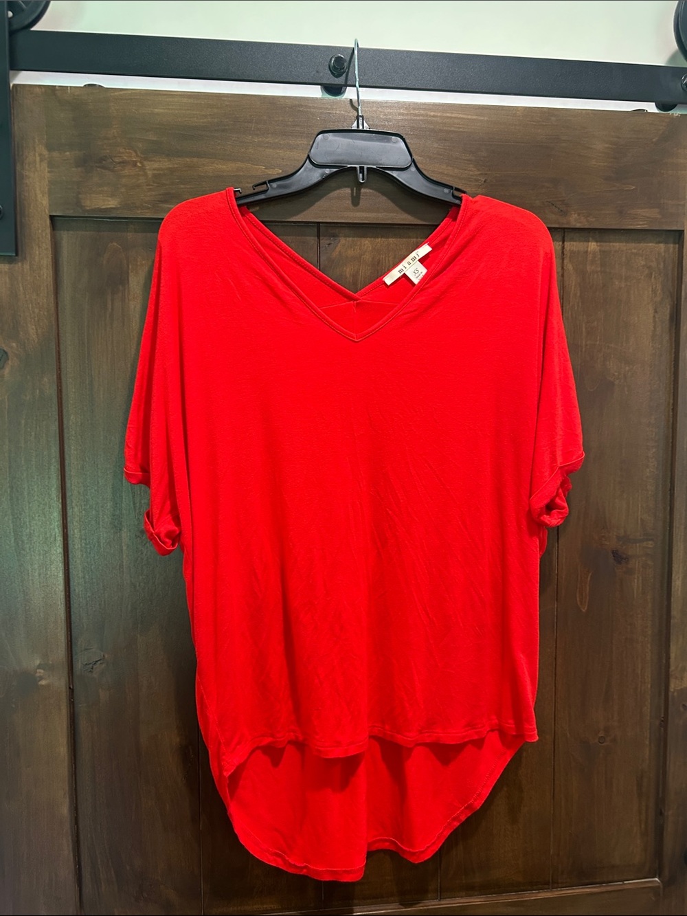 M182 Miami Red V-Neck High-Low Short Sleeve Tee - Size XS